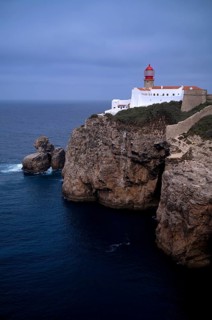 Lighthouse Farol do Cabo de São Vicente, Cape St. Vincent, Sagres, steep coast, Atlantic Ocean,