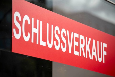 CLOSING SALE sticker on a former shop of the insolvent Mannheim family business Gero Mure. The shoe