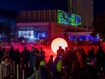 Stadthallenbrunnen, dip, Jonas Vogt The 2nd edition of Light our Vision under the motto LICHT.MACHT