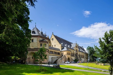 The imperial palace of Goslar covers an area of around 340 by 180 metres, situated at the foot of