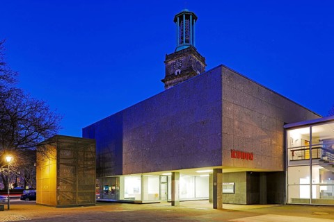 Municipal Gallery KUBUS in the evening with the Aegidienkirche, Gallery at Theodor-Lessing-Platz,