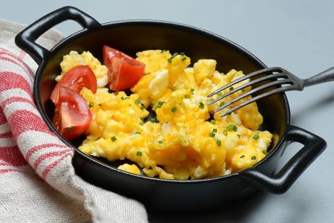 Scrambled eggs with tomatoes in a pan