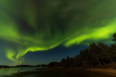 Northern lights, (Aurora borealis) at a lake near Kiruna, September 2024, Lapland, Sweden, Europe