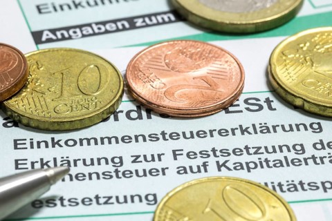 Income tax return, main form ESt 1 A, form, biros, EURO, coins