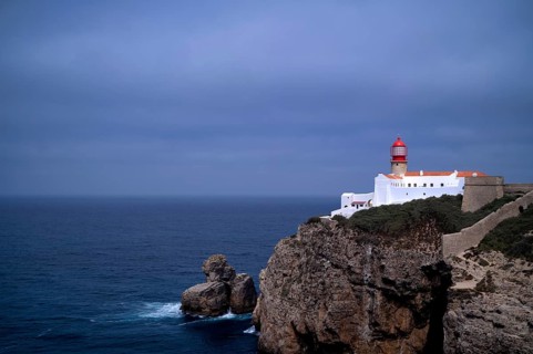 Lighthouse Farol do Cabo de São Vicente, Cape St. Vincent, Sagres, steep coast, Atlantic Ocean,