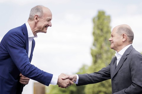 Roland bush, CEO of Siemens AG, and Olaf Scholz (SPD), Federal Chancellor, pictured at the laying