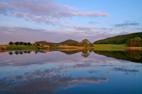Lake with reflection in spring with castle at sunset, Veste Wachsenburg, Amt Wachsenburg, Drei