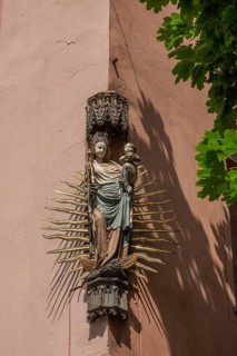 Radiant Madonna, house saint on a residential building, Weinmarkt 12a, Nuremberg, Middle Franconia,