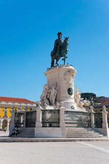 Large monument with an equestrian statue in a square under a clear blue sky, equestrian statue of