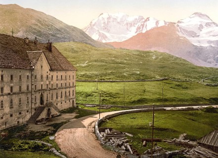 Simplon-Hospiz ist ein Hospiz der Augustiner-Chorherren auf dem Simplonpass, Wallis, Schweiz /