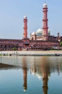 Taj-ul-Masajid (also spelled Taj-ul-Masjid), the largest mosque in India. Bhopal, Madhya Pradesh