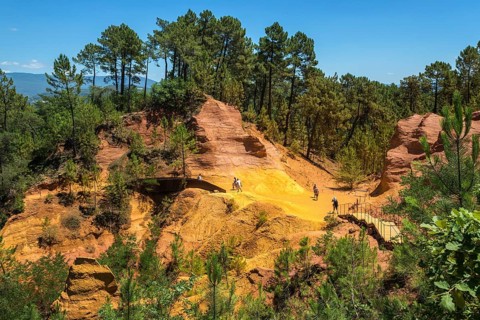 Ochre nature trail, Le Sentier des Ocres, former ochre mining area, ochre rocks, Roussillon,