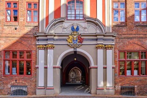 Baroque grand portal with city coat of arms from the Swedish occupation period on the west side of