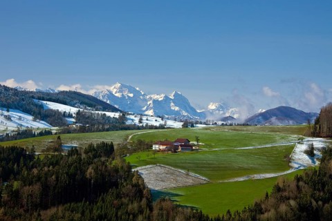 Mountain farm in the valley and snow-covered Großer tidal creek, spring, Alps, Upper Austria,