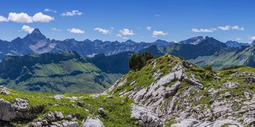 Koblat high trail on the Nebelhorn, behind it the Hochvogel, 2592m, Allgäu Alps, Allgäu, Bavaria,
