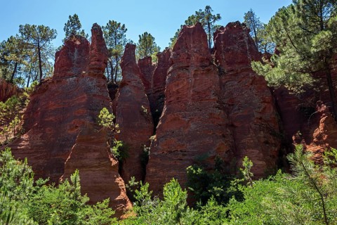 Ochre nature trail, Le Sentier des Ocres, former ochre mining area, ochre rocks, Roussillon,