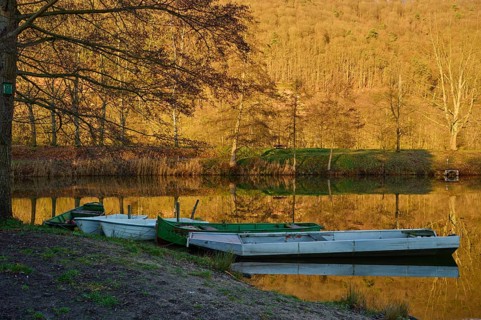 Lake with boats at sunrise, Freudenberg am Main, Untermain, Spessart, Odenwald, Franconia,