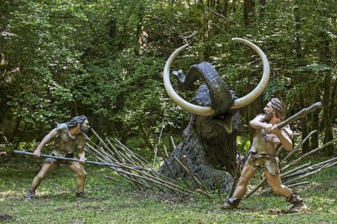 Diorama showing Neanderthal hunters killing trapped prehistoric mammoth at Prehisto Parc, theme