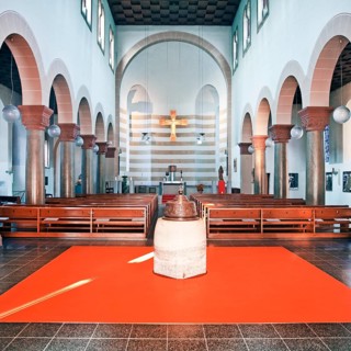 Interior photo of St Elisabeth, also known as Elisabethkirche, Vinzenzplatz, Düsseldorf, North