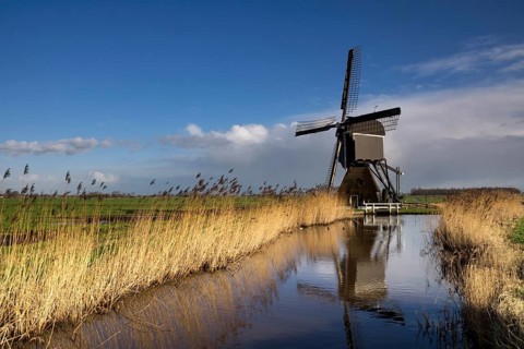 The Broekmolen is a windmill near Streefkerk in the Dutch region Alblasserwaard