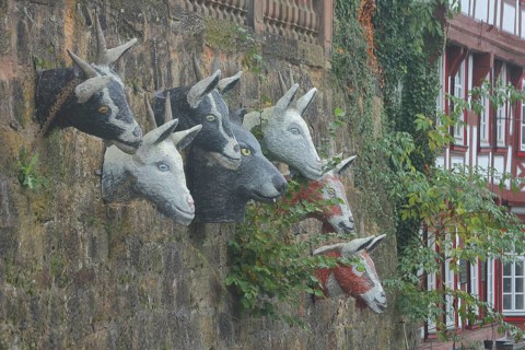 Sculptures by Pasquale Ippolito on the Brothers Grimm fairy tale The Wolf and the Seven Little