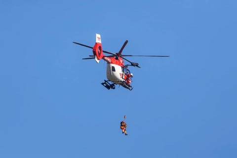 International disaster control exercise Magnitude with more than 1000 rescuers. Abseiling from a