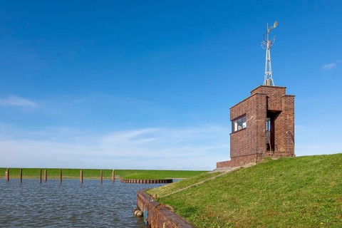 Gauge house at Dangast harbour, Dangast, Varel, Friesland, Lower Saxony, Germany, Europe