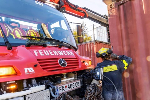 International disaster control exercise Magnitude with more than 1000 rescuers. They are rehearsing