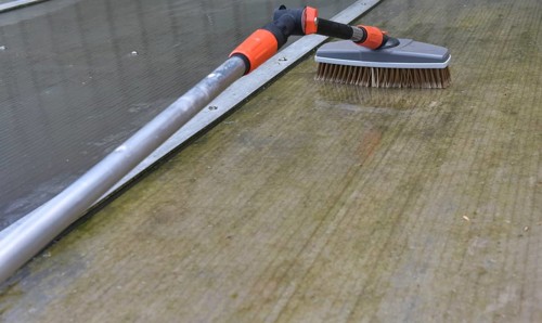 Clean patio roof with telescopic pole and brush