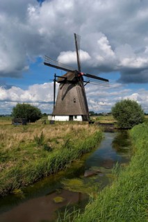 Oude Doornse mill is a windmill near Almkerk in the Dutch province Noord-Brabant