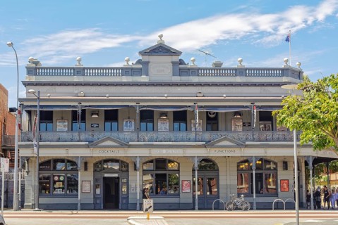 Sail and Anchor Hotel, or Freemasons' Hotel, is a prime example of the Federation Filigree