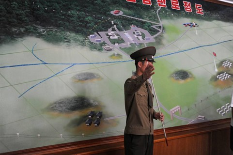 10.08.2012, Panmunjom, North Korea, Asia, A North Korean soldier explains details of the border