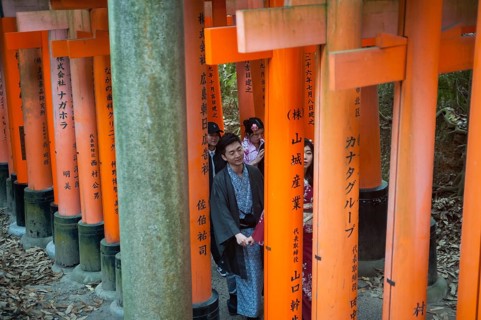 24.12.2017, Kyoto, Japan, Asia, A group of Japanese people walk up one of the torii pathways