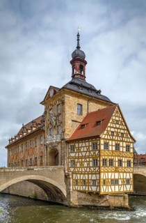 Old town hall (Altes Rathaus) (1386), built in the middle of the Regnitz river, accessible by two