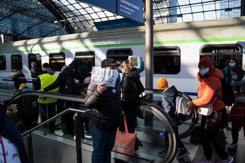 10.03.2022, Berlin, Germany, Europe, War refugees from Ukraine arriving at Berlin Central Station