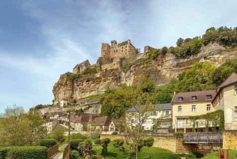 View of Beynac-et-Cazenac with castle on topof cliff, Dordogne department, France, Europe