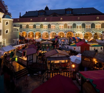 The nostalgic Christmas market in the stable yard of Dresden's Residence Palace also offers quiet