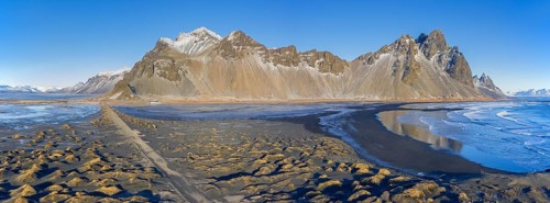 Vestrahorn, Vesturhorn, scree mountain made of gabbro and granophyre rocks, part of the Klifatindur