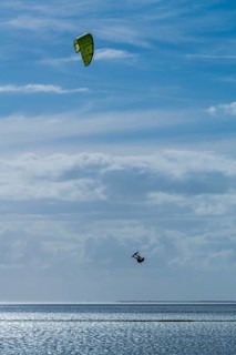 Kitesurfing on the North Sea, Lüttmoorsiel, Reußenköge, on the horizon Hallig Nordstrandischmoor,
