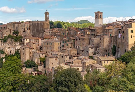 Medieval hill town of Sorano, Tuscany, Italy, Europe