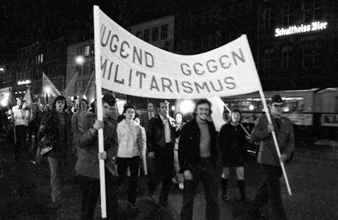 Left-wing and pacifist demonstration for the anti-war day on 1.9.1971 in Bochum.banner: Youth