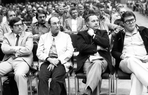 The general meeting of shop stewards of Hoesch AG Westfalenhuette in IG Metall discussed problems