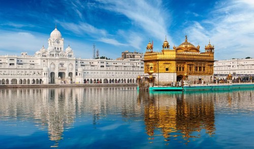 Sikh gurdwara Golden Temple (Harmandir Sahib) . Amritsar, Punjab, India, Asia