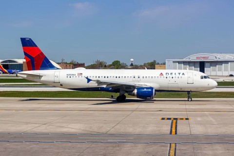 A Delta Air Lines Airbus A320 aircraft with the registration number N350NA at Chicago Midway