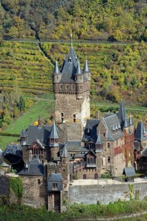 View of the Reichsburg near Cochem on the Moselle, Rhineland-Palatinate, Germany, Europe