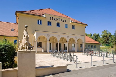 Döbeln is located in the Central Saxon hill country in a wide basin of the Freiberger Mulde,