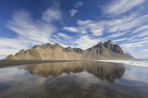 Vestrahorn, Vesturhorn, scree mountain made of gabbro and granophyre rocks, part of the Klifatindur