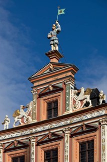Statue of a Landsknecht on the Haus zum Breiten Herd, a very beautiful Renaissance building at the