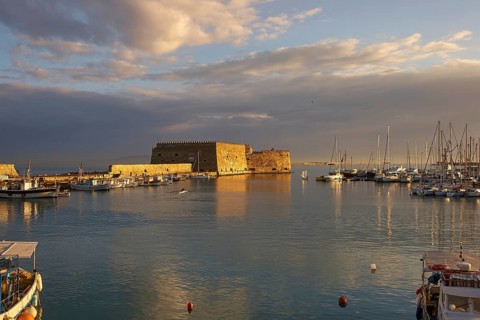Morning light, Venetian sea fortress, Koules, Morosini, harbour wall, fishing boats, blue sky,