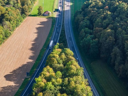 A8 motorway near Hohenstadt in the Swabian Alb. The two directional carriageways separate here. For